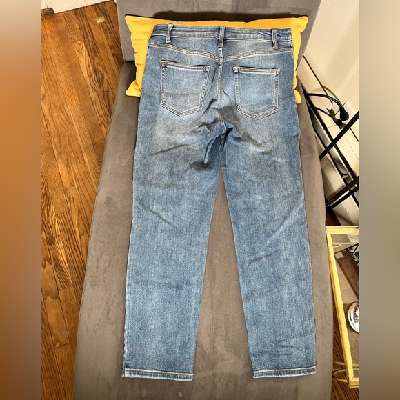 Forever21 women’s Boyfriend Jeans. EXCELLENT condition! Size US 31 waist - Picture 2 of 3